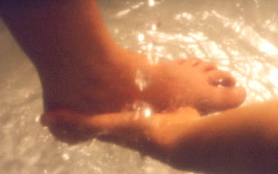 Washing feet (in a Glasgow bath, lit with a Metz!)